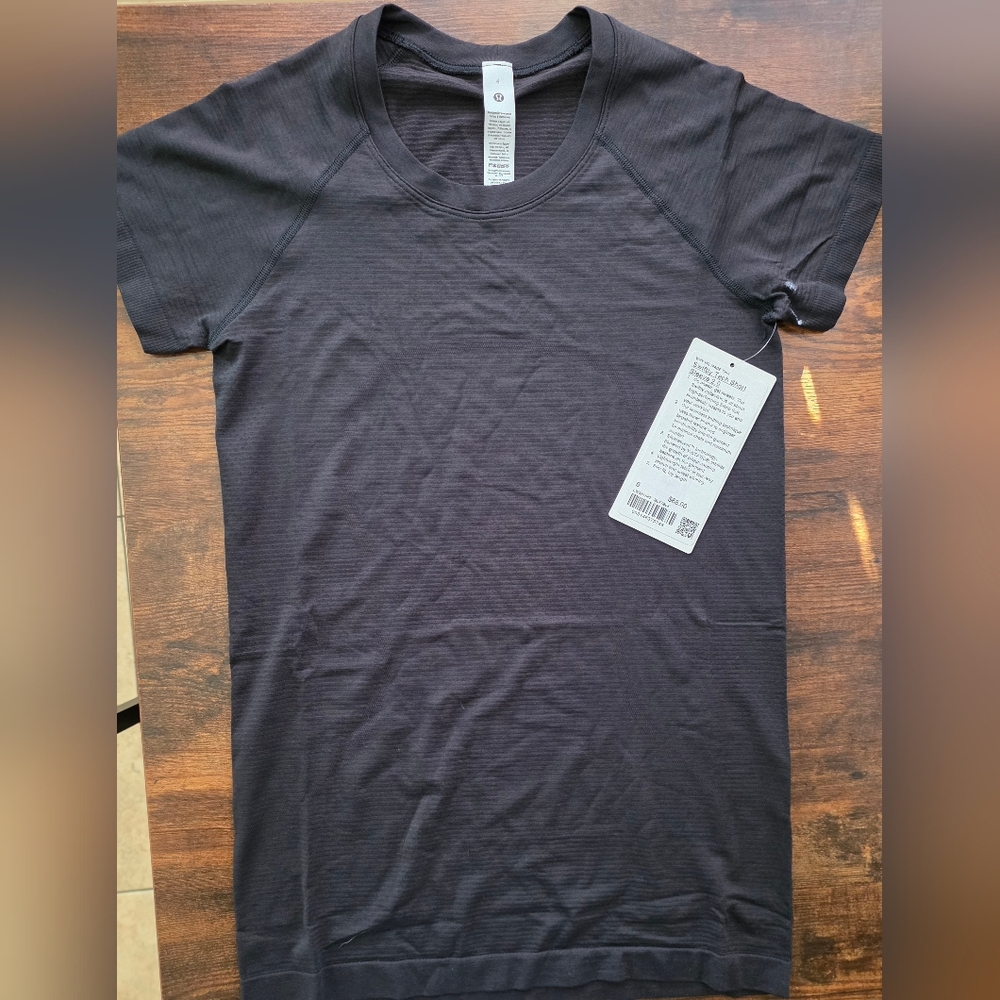 Lululemon Swiftly Tech Short Sleeve 2.0 Size 6 New